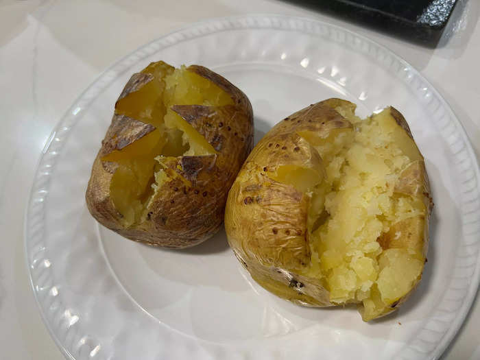 When both potatoes were finished, I cut them to check out their textures.