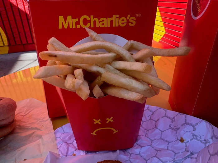 As I removed everything from the box, the first thing I was attracted to was the fries. 