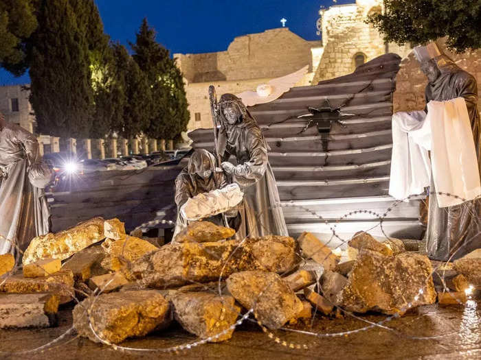 Manger Square also featured the art installation "Nativity Under the Rubble" by Palestinian artist Tariq Salsa.