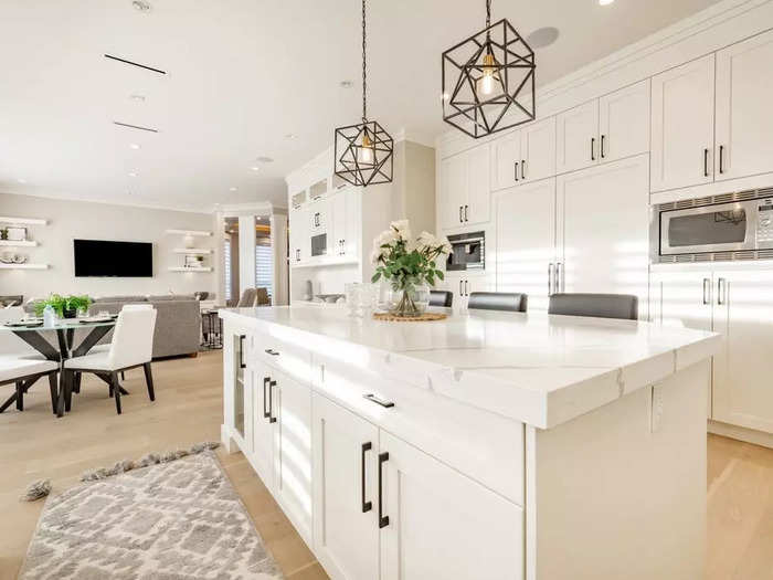 All-white kitchens aren