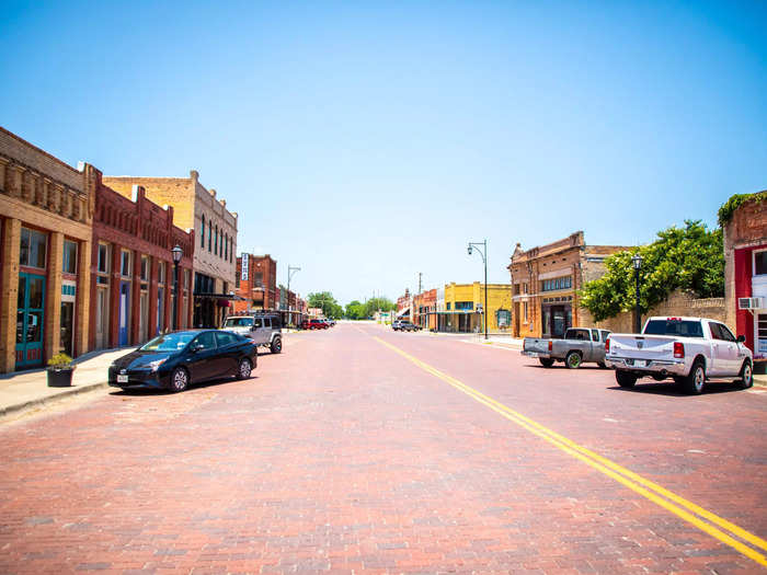 Bartlett National Bank was built in 1904 and has a tumultuous history spanning over a century. 