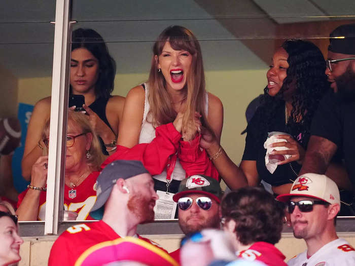 September 24: Taylor Swift attended a Kansas City Chiefs game, sparking rumors of a romance with tight end Travis Kelce.