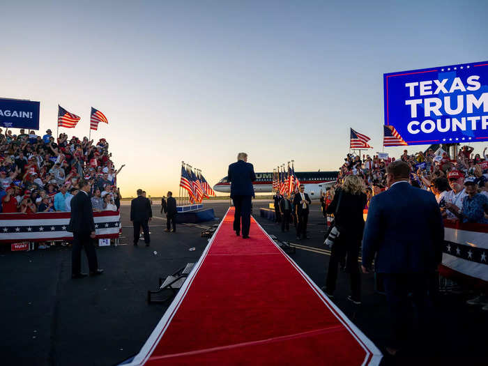 Trump draws eyebrows with his big 2024 comeback kick-off rally