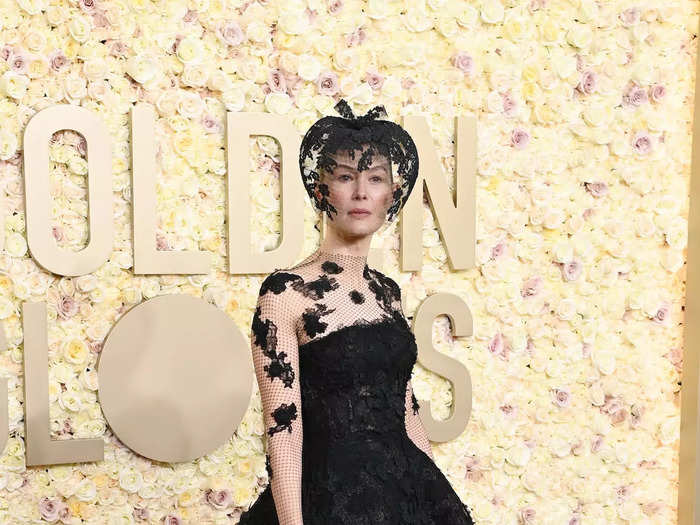 Rosamund Pike took texture to another level.