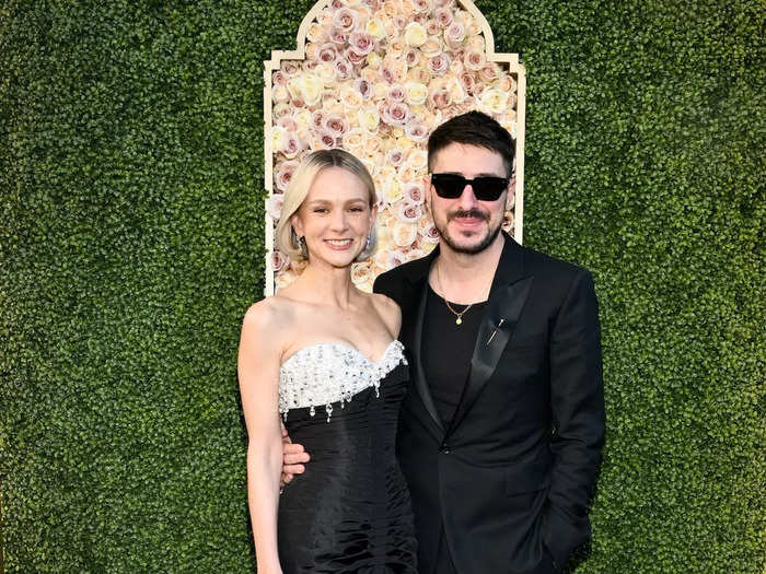 Carey Mulligan and Marcus Mumford looked sleek in black outfits. 