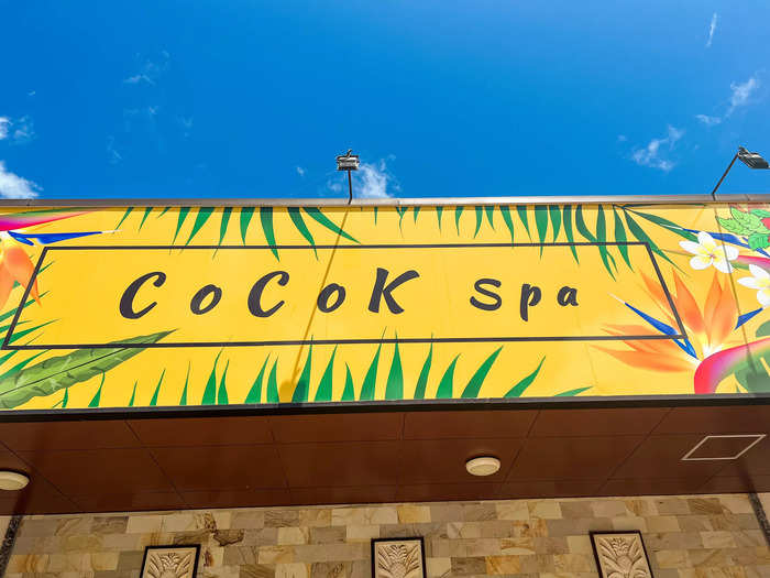 I made a pedicure appointment in advance using the spa