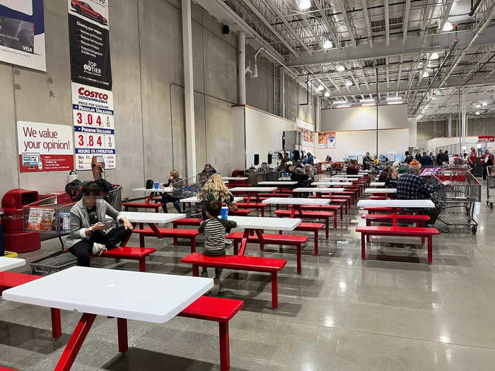 Next to the food court, there were plenty of tables where customers could sit and eat before heading to their next destination.