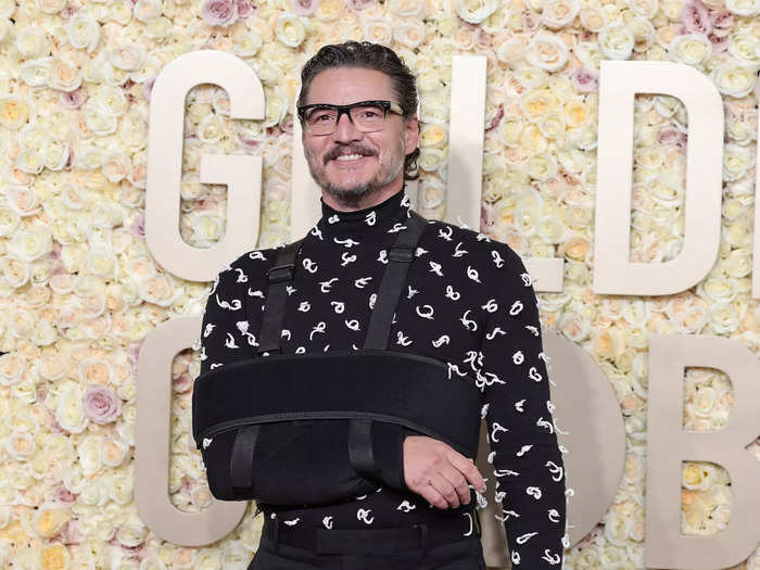 Pedro Pascal injured his arm before the Golden Globes.