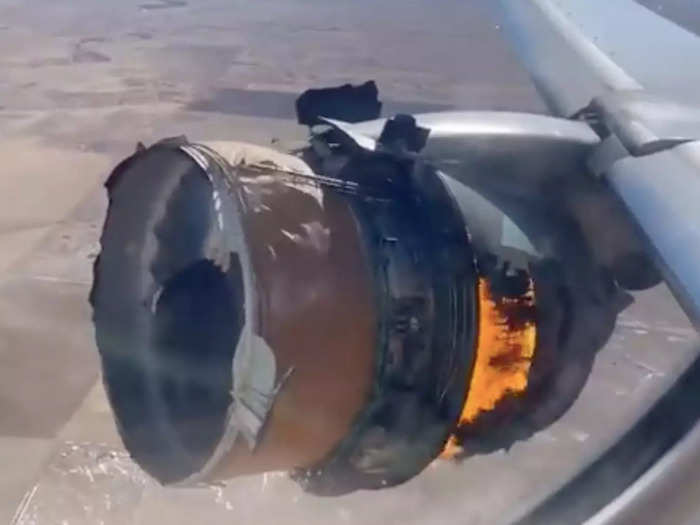 777 engine failure 