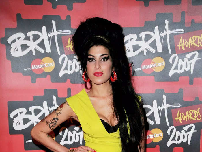 In 2007, she returned to the Brit Awards in a neon minidress accessorized with a kitschy heart-shaped purse.