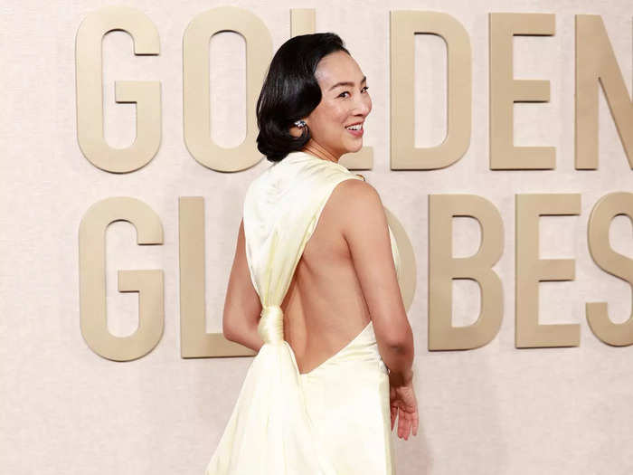 Greta Lee fused old Hollywood glamour with the popular bridal trend at the Golden Globes. 