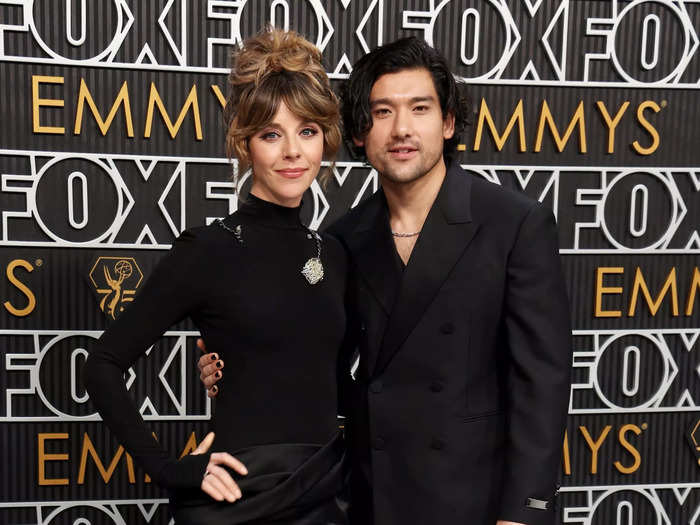 Sophia Di Martino and Will Sharpe wore black looks with clean lines. 
