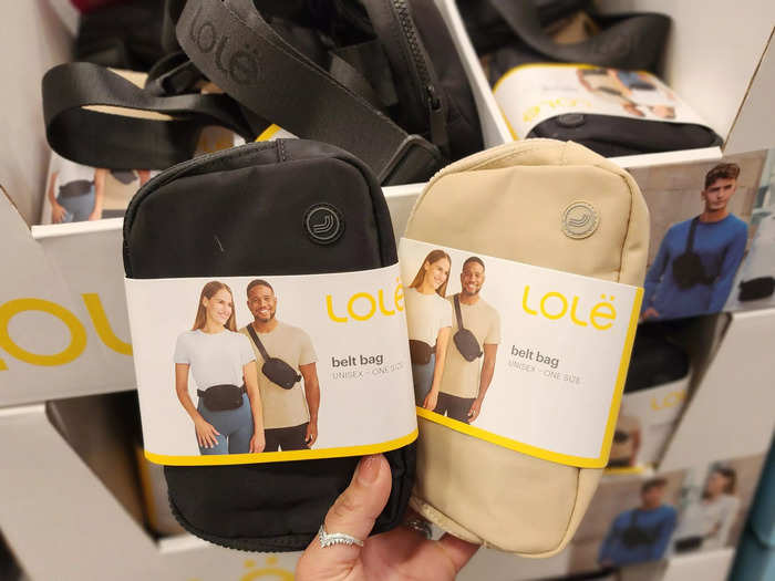 Store your belongings on the go with the Lolë belt bag.