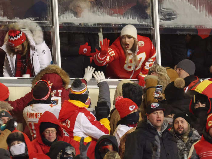 For her first game of 2024, Swift braved freezing temperatures to high-five fans.