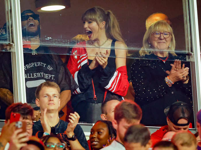 Swift cheered with her boyfriend