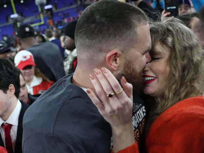 Cameras also caught the NFL star nuzzling Swift on the nose.