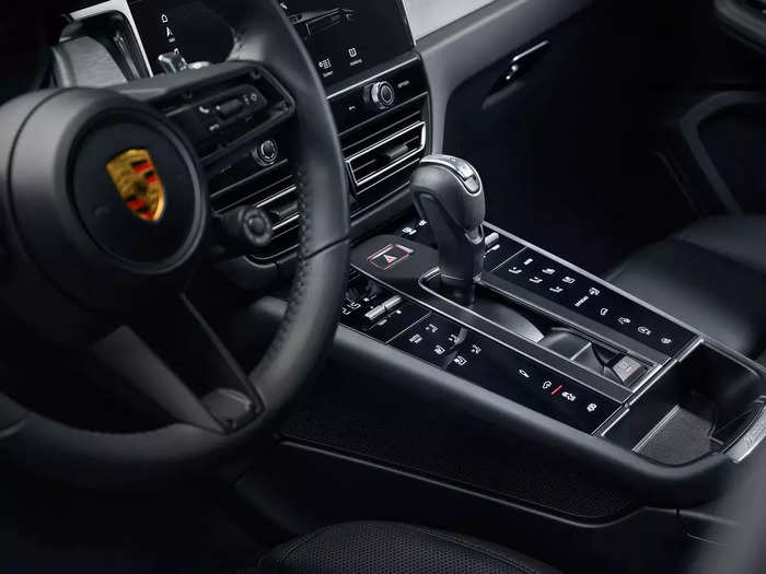 Porsche Macan features and safety