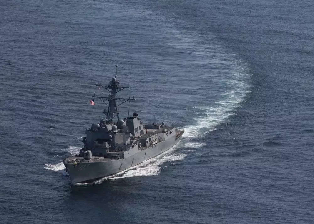 A photo of a US guided-missile destroyer USS Gravely in the Ocean.
