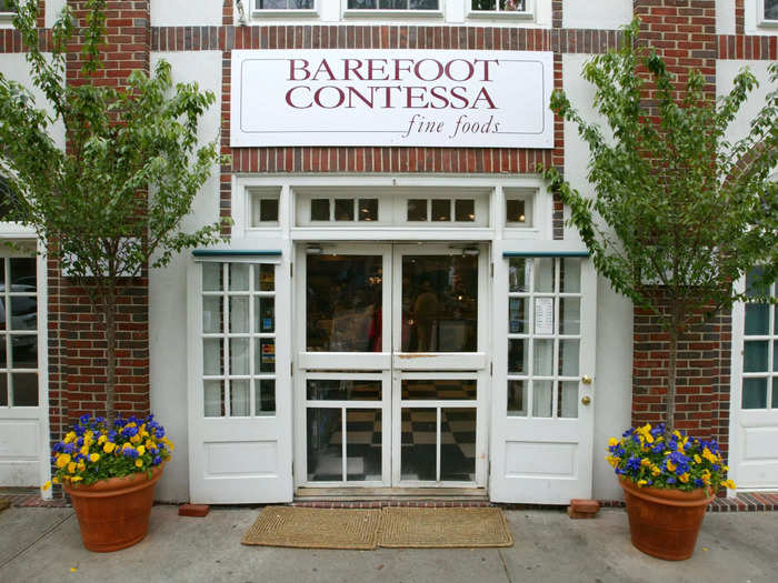 In 1978, shortly after she turned 30, Garten gave up her DC life and decided to buy a small specialty food shop called Barefoot Contessa.