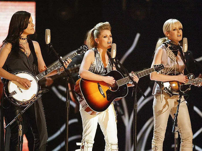 2007: "Not Ready to Make Nice" — Dixie Chicks