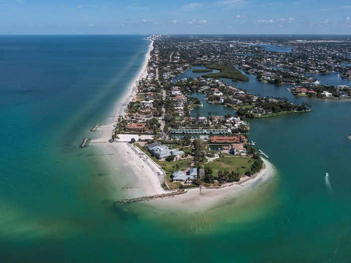 Bill and Rhodora Donahue purchased a roughly 4.3-acre parcel in Naples, Florida, for $1 million in 1985.