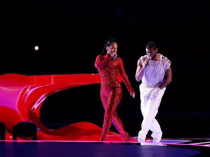 Sparkly embellishments covered the red bodysuit Alicia Keys wore to perform with Usher.