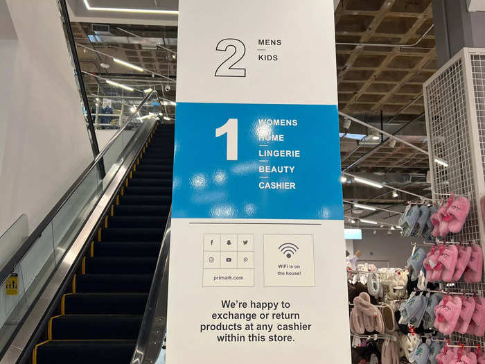 This Primark has two floors, with the first floor containing Womens, Home, Lingerie, Beauty, and the cashier, among other things. Mens and Kids are on the second floor.