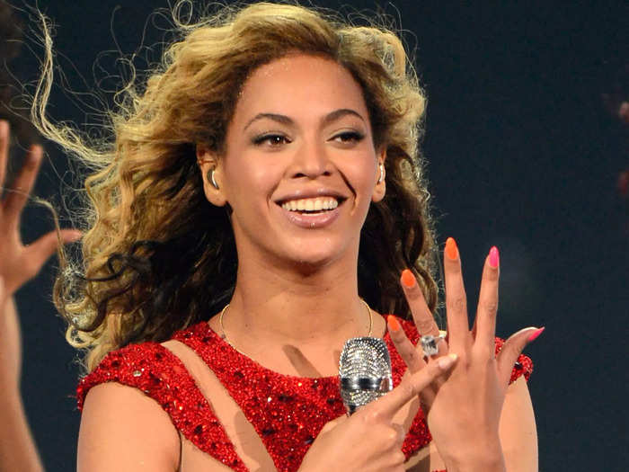 Beyoncé has 10 #1 hits on the Billboard Hot R&B/Hip-Hop Songs chart.