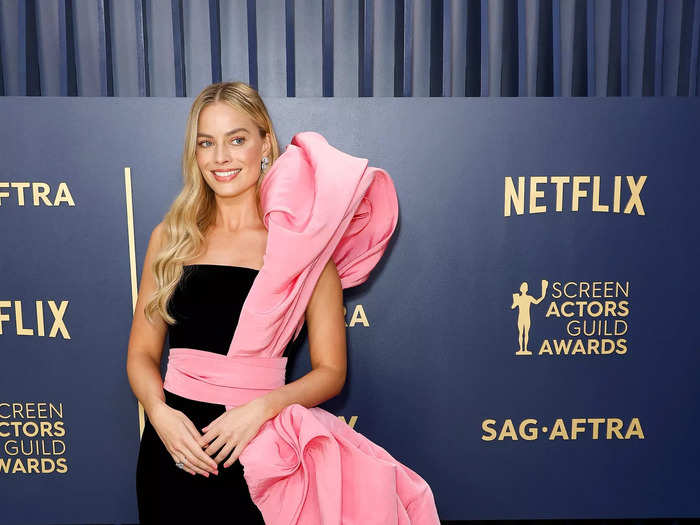 Margot Robbie wore a black mini dress with a "Barbie"-inspired pink train.