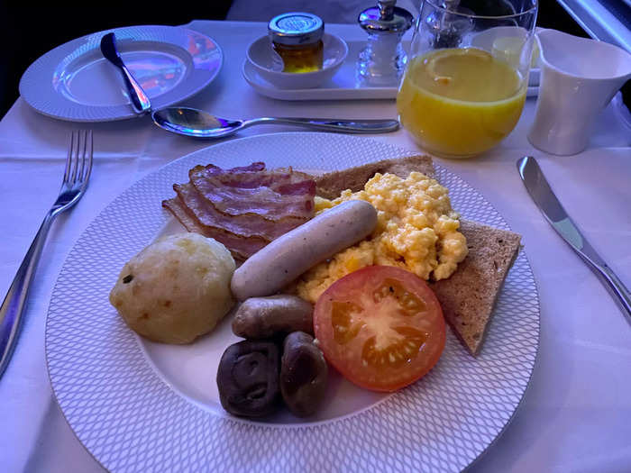 When I woke up, we were approaching London, but I still had time to enjoy an English breakfast.
