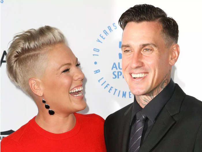 Pink asked motocross racer Carey Hart to marry her in 2005 while he was racing in the Pro 250 class finals.