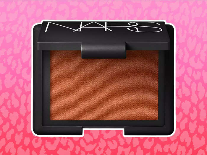 The Nars blush in Taj Mahal looks beautiful on the cheeks.