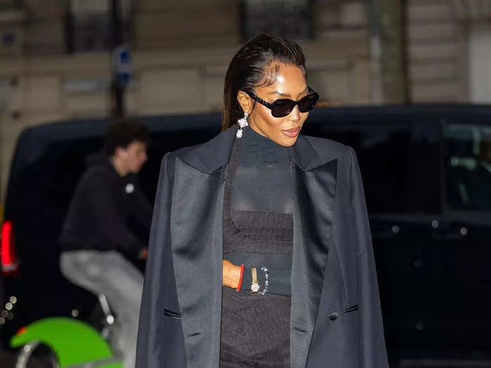 Naomi Campbell made the most of accessories for a Roger Vivier presentation.