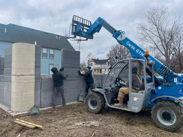 Most 3D printing construction startups only print the walls of their projects.