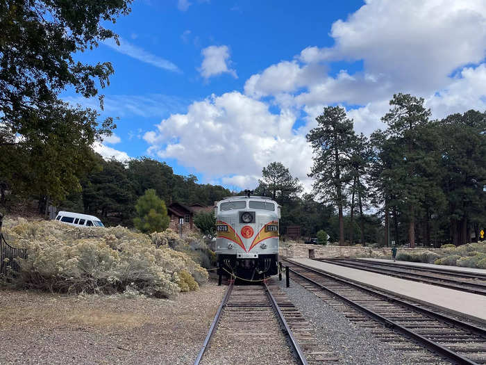 So when I discovered there was a train that takes visitors to the Grand Canyon National Park, I was intrigued. 