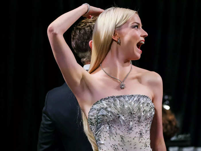 Co-presenters Anya Taylor-Joy and Chris Hemsworth competed to see who is taller.