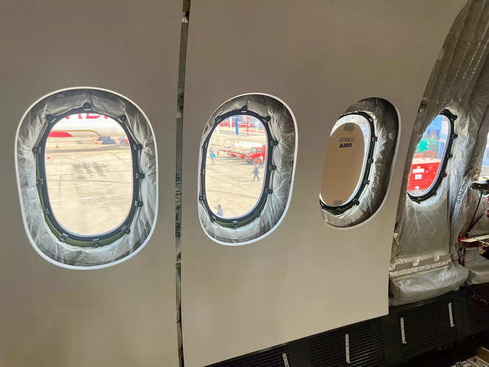 Meanwhile, Boeing highlights the difference between the 777X and the A350 windows via 