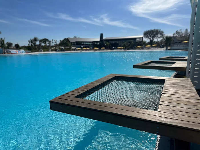 The lagoon even has bungalows similar to what you