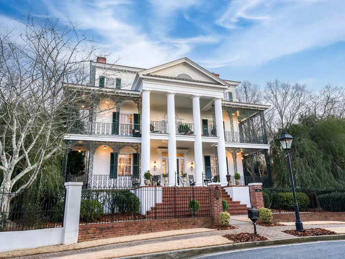 A former Disney contractor built a replica of the mansion in Duluth, Georgia — and now it