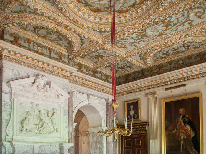 Built in the Anglo-Palladian architectural style, Houghton Hall is adorned with classical elements such as columns, pillars, and Roman statues.