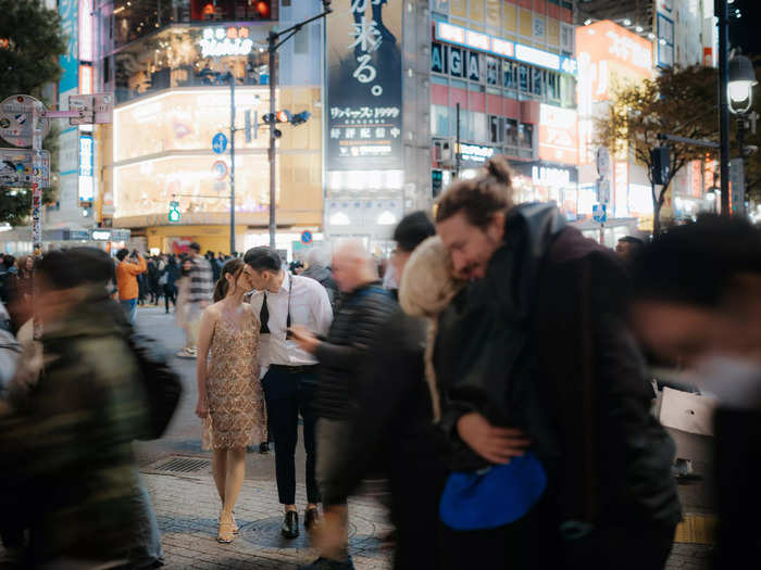 These two only have eyes for each other in a crowded intersection in Tokyo.