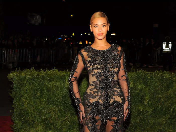 Beyoncé had garments tailored and hand-dyed while she rehearsed for a concert on the day of the 2012 Met Gala.