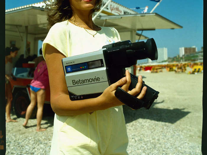 1983: Betamovie became one of the first camcorders available to consumers.