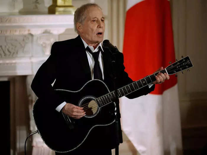 After dinner, Paul Simon sang his hit songs "Graceland" and "Slip Slidin