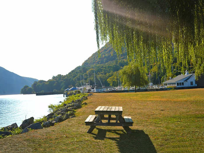 To get to the castle, I took a cab from the Manitou train station to Donahue Memorial Park in the town of Cornwall, New York.