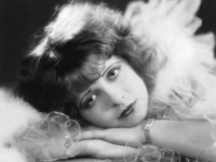 "Clara Bow" draws a parallel between Swift and the first "It Girl."