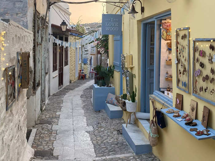 Window shop in the streets of Ano Syros.