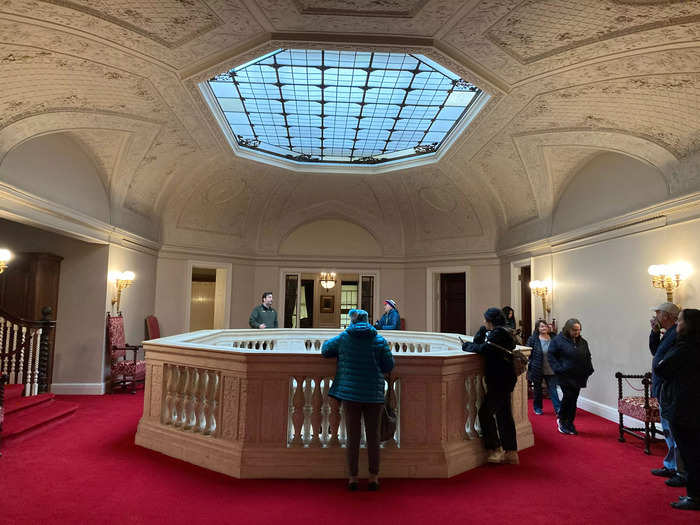 An octagon-shaped balcony overlooked the entrance hall, with a similarly shaped skylight above.