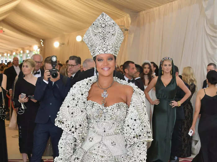 Rihanna wowed everyone yet again in 2018 with a Margiela ensemble that seemed to be inspired by the pope.