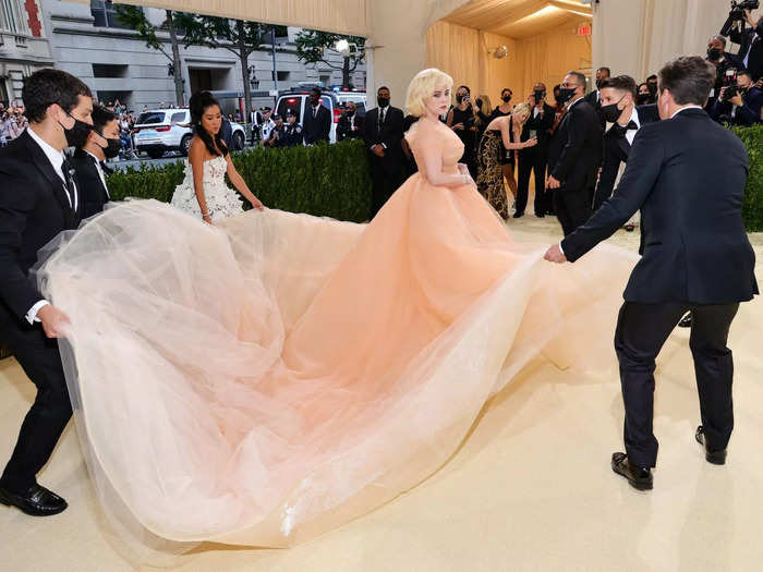 Billie Eilish would only wear her tulle Oscar de la Renta gown to the 2021 event if the designer stopped selling fur.